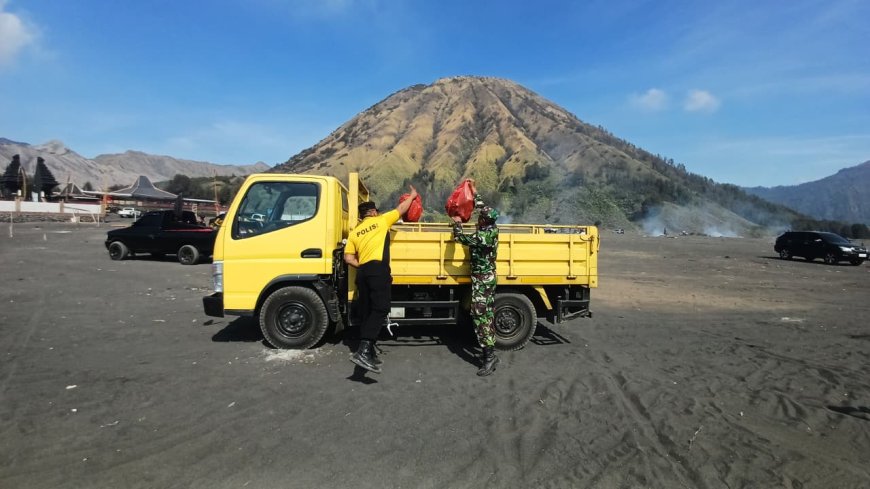 Polres Probolinggo Jaga Keindahan Alam Pasca Ritual Adat Kasada