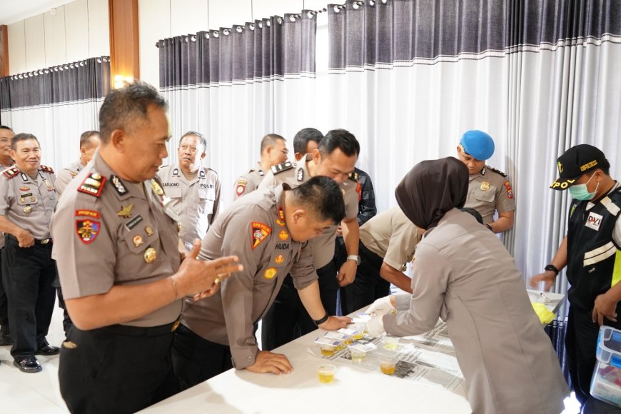 Kapolres Situbondo Pastikan Personel Bebas dari Penyalahgunaan Narkoba