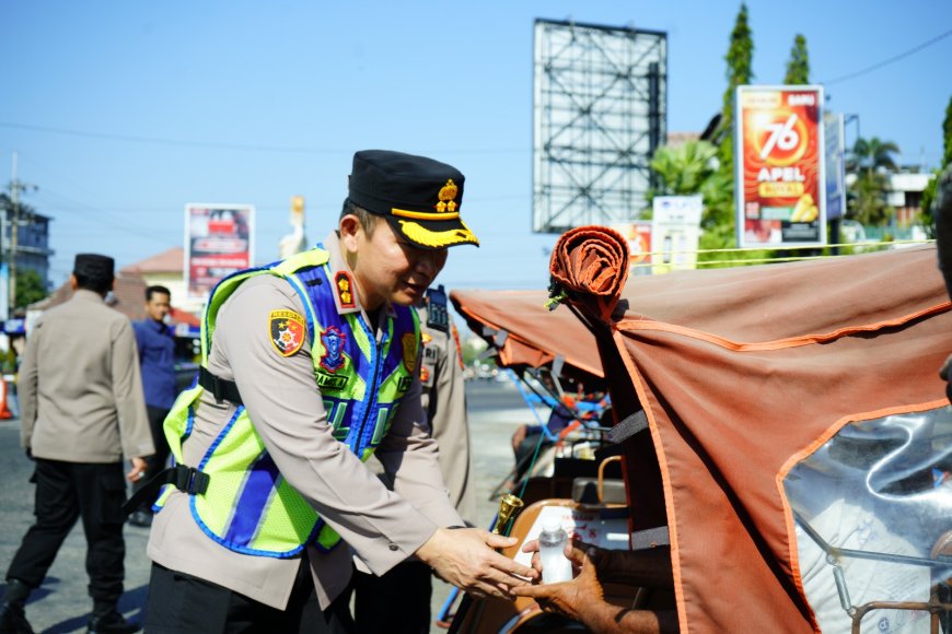 Rangkul Abang Becak, Polres Ponorogo Wujudkan Semangat 'Polisi Bersama Masyarakat' Tanpa Sekat